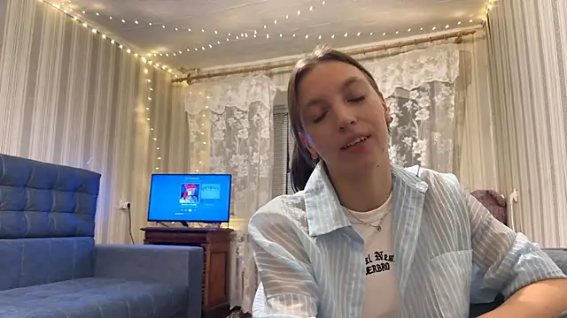 CarliBatas online show from November 2025 02:16:01 PM