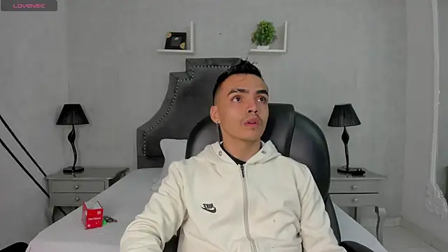 Snapshot of NicoKingg_ chatting on December 2025 04:42:02 AM NicoKingg online show from December 2025 04:42:02 AM