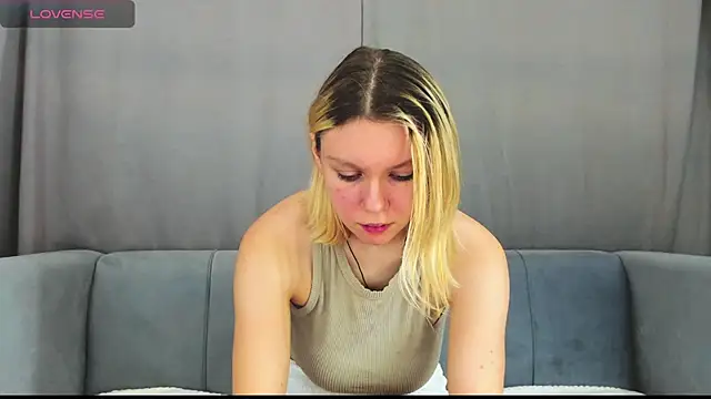 Monisees online show from November 2025 01:15:01 AM