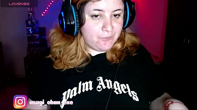 PixelAurora online show from November 2025 05:58:02 PM