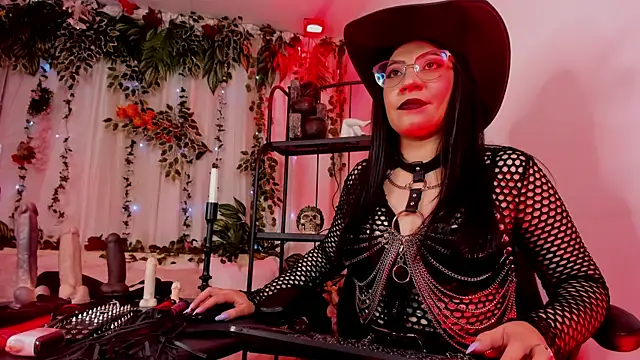 Halley Ravenn online show from April 2026 08:53:02 PM