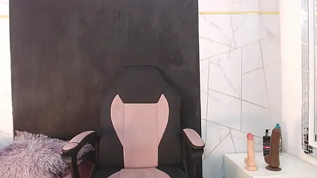 Sophie Walker17 online show from November 2025 07:26:02 PM