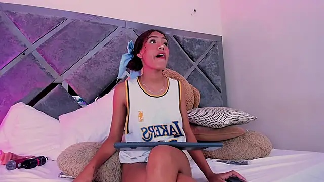 Snapshot of luciagray1 chatting on December 2025 12:40:02 AM luciagray1 online show from December 2025 12:40:02 AM