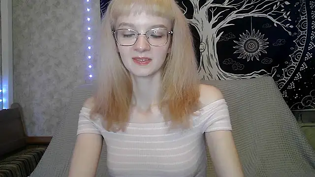 LixLee online show from November 2025 10:45:01 PM