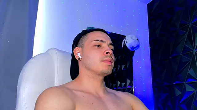 Maxwell Dupont online show from January 2026 09:42:01 PM