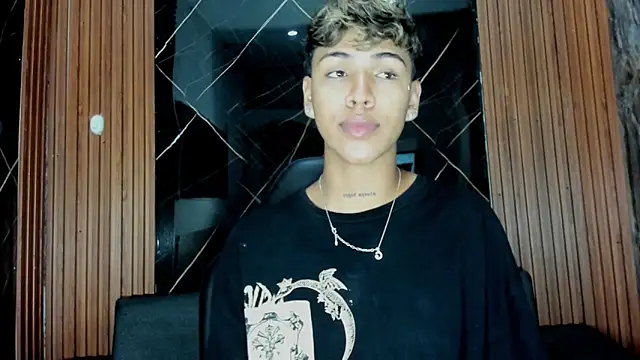 Timmy Kiing  online show from December 2025 09:11:01 PM