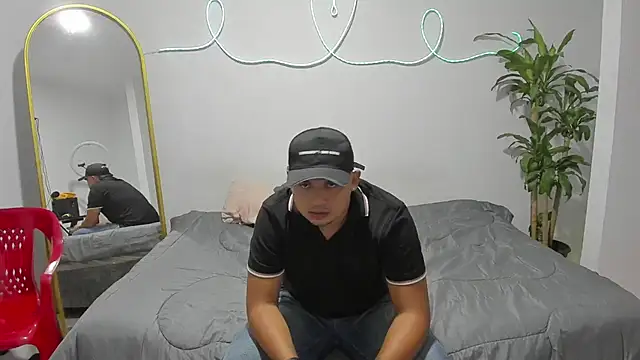 shark boy28 online show from December 2025 01:35:02 AM