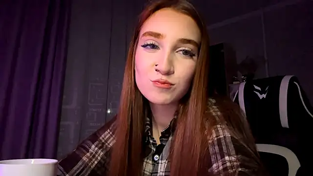 Snapshot of HollyPaw chatting on November 2025 07:46:01 PM HollyPaw online show from November 2025 07:46:01 PM