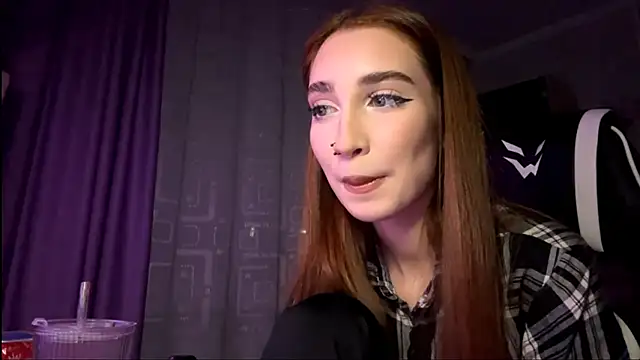 Snapshot of HollyPaw chatting on November 2025 06:35:01 PM HollyPaw online show from November 2025 06:35:01 PM