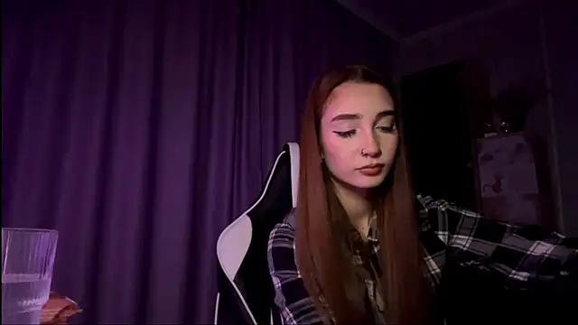 Snapshot of HollyPaw chatting on November 2025 07:36:03 PM HollyPaw online show from November 2025 07:36:03 PM