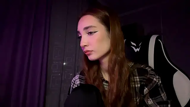 Snapshot of HollyPaw chatting on November 2025 07:46:02 PM HollyPaw online show from November 2025 07:46:02 PM