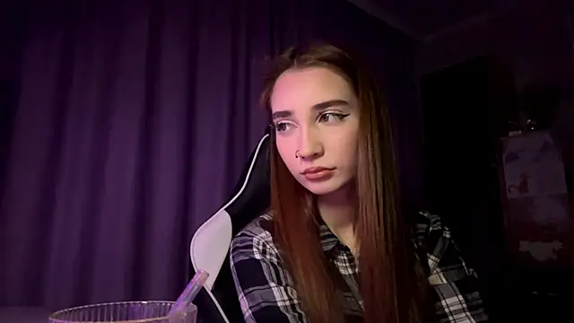 Snapshot of HollyPaw chatting on November 2025 07:03:01 PM HollyPaw online show from November 2025 07:03:01 PM