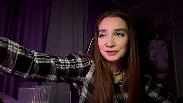 Snapshot of HollyPaw chatting on November 2025 05:04:02 PM HollyPaw online show from November 2025 05:04:02 PM