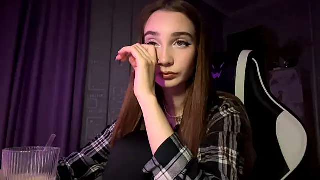 Snapshot of HollyPaw chatting on November 2025 05:16:01 PM HollyPaw online show from November 2025 05:16:01 PM