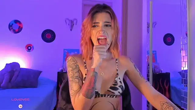 Snapshot of rotwallace chatting on January 2026 11:08:01 PM rotwallace online show from January 2026 11:08:01 PM