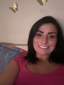 Snapshot of ValayaNoire chatting on November 2025 04:07:01 PM ValayaNoire online show from November 2025 04:07:01 PM