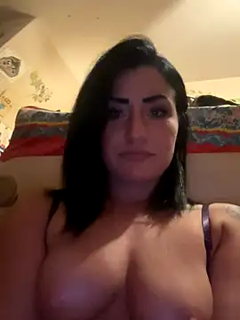 Snapshot of ValayaNoire chatting on November 2025 10:59:01 AM ValayaNoire online show from November 2025 10:59:01 AM