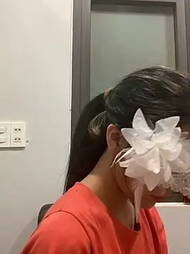 Snapshot of Tiny-122 chatting on January 2026 07:34:01 AM Tiny-122 online show from January 2026 07:34:01 AM