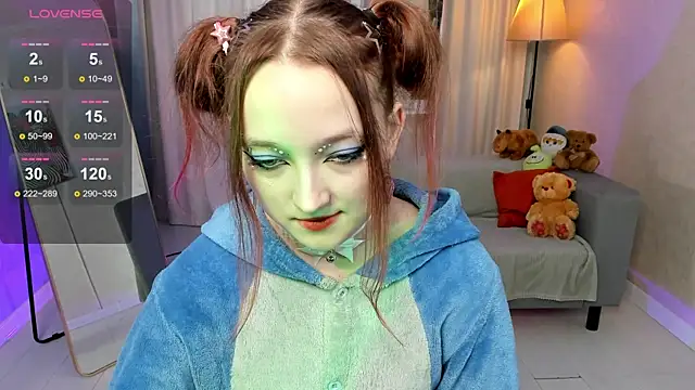 Snapshot of LauraKelley chatting on November 2025 08:03:02 AM LauraKelley online show from November 2025 08:03:02 AM