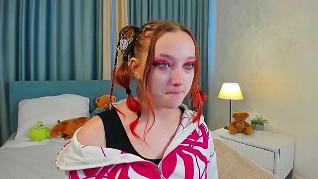 Snapshot of LauraKelley chatting on November 2025 08:02:02 AM LauraKelley online show from November 2025 08:02:02 AM