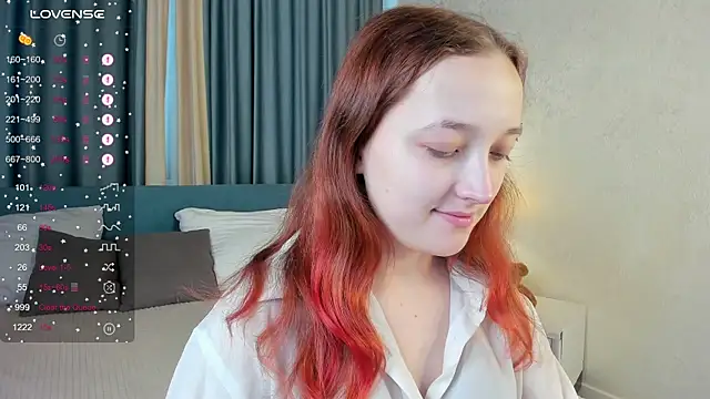 Snapshot of LauraKelley chatting on November 2025 06:13:01 AM LauraKelley online show from November 2025 06:13:01 AM