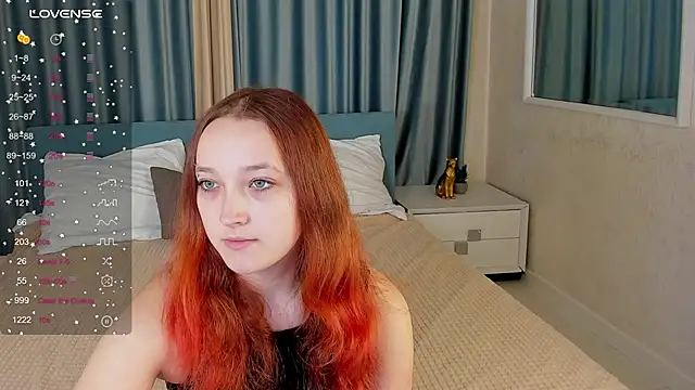 Snapshot of LauraKelley chatting on November 2025 08:28:01 AM LauraKelley online show from November 2025 08:28:01 AM