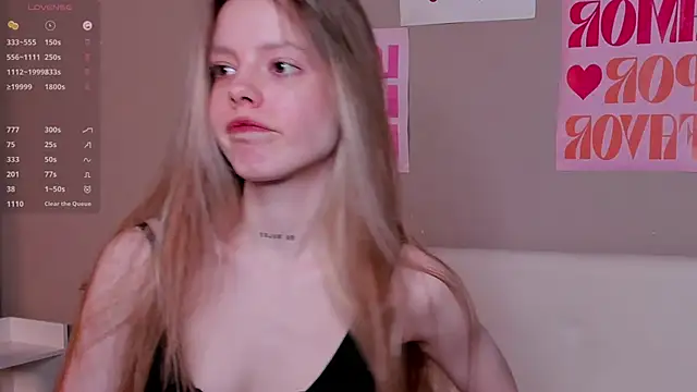 Snapshot of TiffinyMergist chatting on November 2025 07:24:02 PM TiffinyMergist online show from November 2025 07:24:02 PM