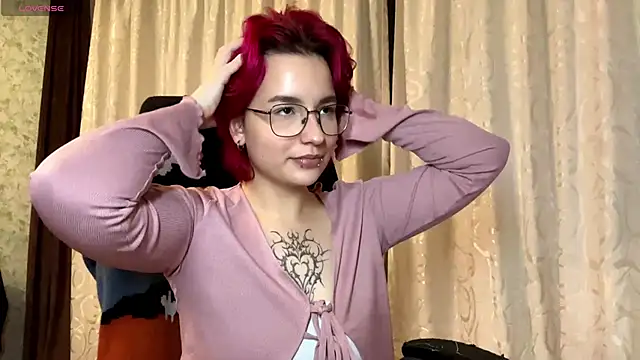 Snapshot of TheaMacrae chatting on November 2025 03:12:02 PM TheaMacrae online show from November 2025 03:12:02 PM