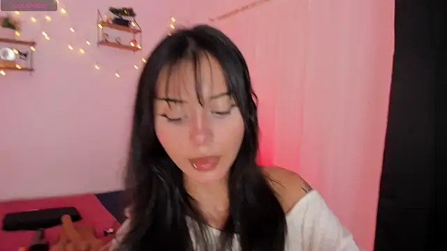 Tamara Aluna  online show from July 2026 08:02:01 PM