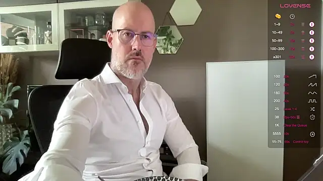 Snapshot of the_new_fit_rubinho chatting on May 2026 07:36:01 AM the new fit rubinho online show from May 2026 07:36:01 AM
