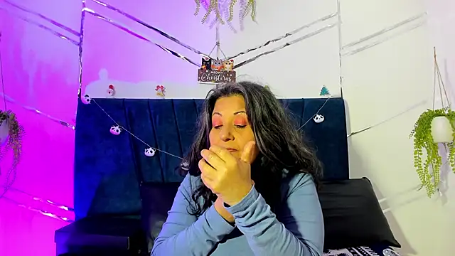 Snapshot of Victoriaa_Anderson chatting on December 2025 03:42:01 PM Victoriaa Anderson online show from December 2025 03:42:01 PM