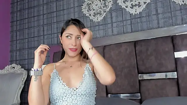 Snapshot of MiiaBlazee chatting on November 2025 01:21:02 PM MiiaBlazee online show from November 2025 01:21:02 PM