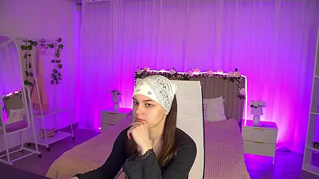 Snapshot of FrancescaCavaliere chatting on May 2026 06:54:01 AM FrancescaCavaliere online show from May 2026 06:54:01 AM