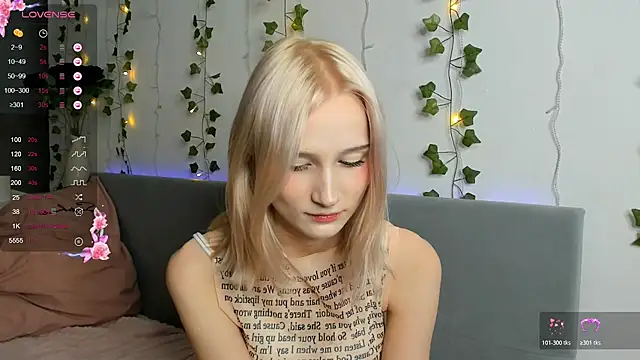 Snapshot of angelellise chatting on December 2025 09:10:02 PM angelellise online show from December 2025 09:10:02 PM