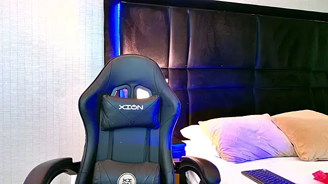 Snapshot of EllaEvanz chatting on November 2025 08:00:01 PM EllaEvanz online show from November 2025 08:00:01 PM