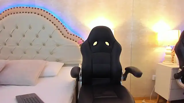 EllaEvanz online show from December 2025 06:27:02 PM