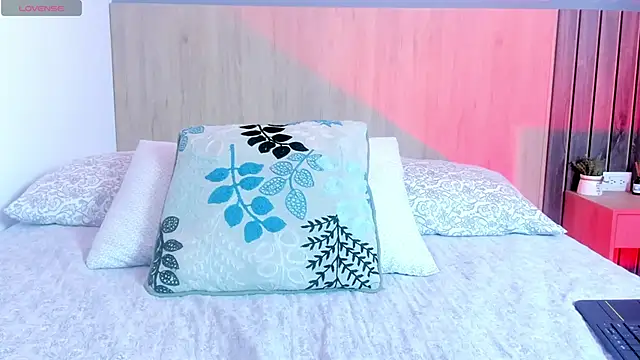 EvilRaven online show from November 2025 08:21:02 PM