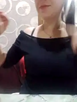 Lucu  online show from November 2025 06:52:01 PM