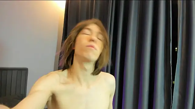 kr1sfemboy online show from February 2026 04:14:01 PM