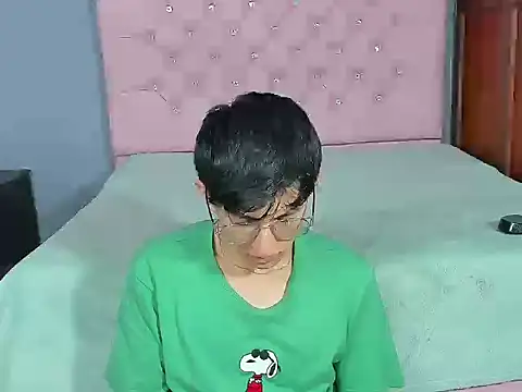 Snapshot of ElanGiraldo chatting on January 2026 10:57:02 PM ElanGiraldo online show from January 2026 10:57:02 PM