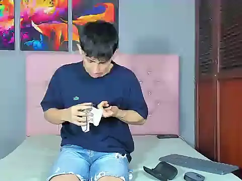 Snapshot of ElanGiraldo chatting on February 2026 12:20:02 AM ElanGiraldo online show from February 2026 12:20:02 AM