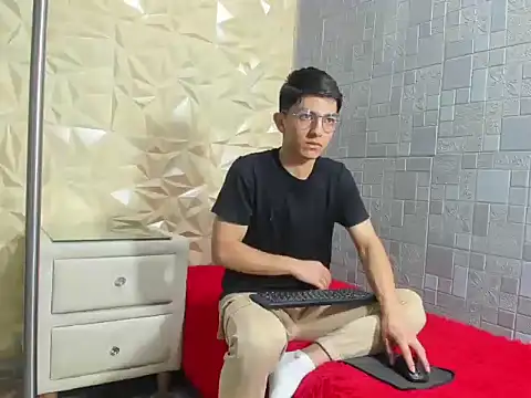 Snapshot of ElanGiraldo chatting on February 2026 12:22:02 PM ElanGiraldo online show from February 2026 12:22:02 PM