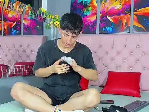 Snapshot of ElanGiraldo chatting on February 2026 12:15:01 AM ElanGiraldo online show from February 2026 12:15:01 AM