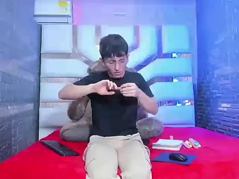 Snapshot of ElanGiraldo chatting on February 2026 12:06:02 AM ElanGiraldo online show from February 2026 12:06:02 AM