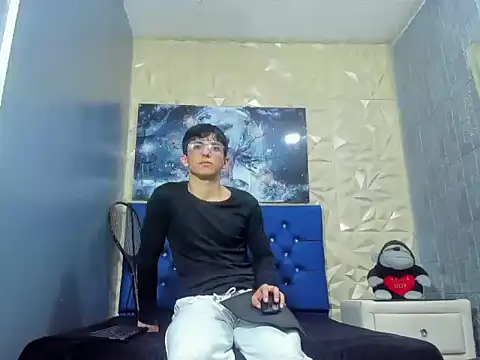 Snapshot of ElanGiraldo chatting on February 2026 11:36:02 PM ElanGiraldo online show from February 2026 11:36:02 PM