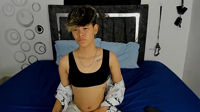 Lily and Lina online show from November 2025 12:00:02 PM