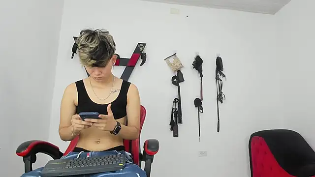 Lily and Lina online show from November 2025 12:06:01 PM