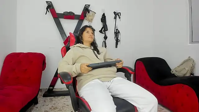 Lily and Lina online show from December 2025 12:14:01 PM