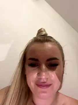 Snapshot of RuxyCatrina chatting on November 2025 12:09:02 AM RuxyCatrina online show from November 2025 12:09:02 AM