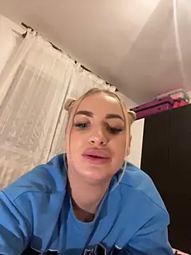 Snapshot of RuxyCatrina chatting on November 2025 10:04:02 PM RuxyCatrina online show from November 2025 10:04:02 PM